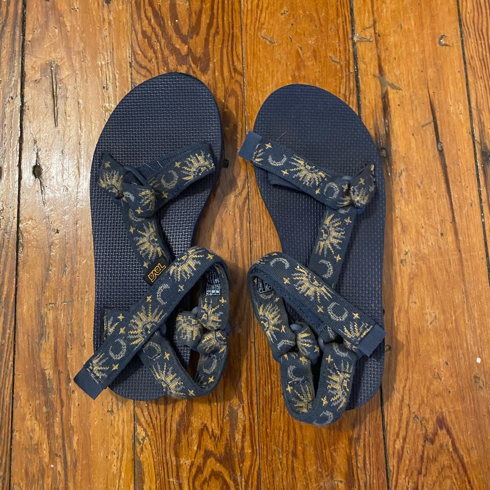 women’s Tevas
